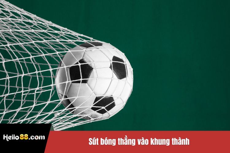 Sút bóng thẳng vào khung thành